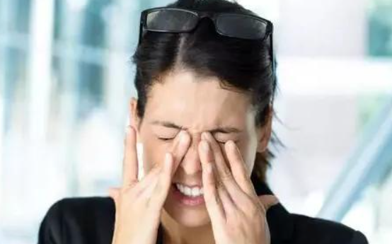 全飛秒手術后出現(xiàn)水霧感是正常的嗎?沃瑞眼科科普